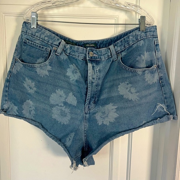 Wild Fable High Waisted Jean Shorts Size 17 – Floral Bleached Denim Cutoffs - Picture 1 of 8